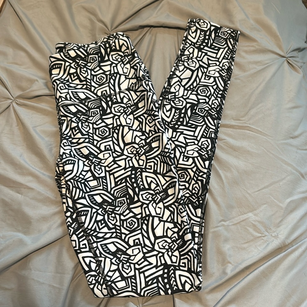 Black and white patterned leggings